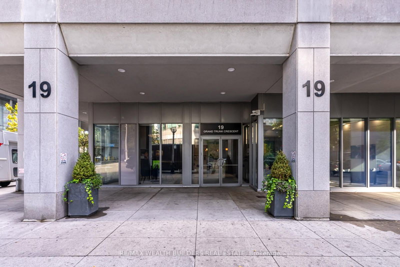 1007 - 19 Grand Trunk Cres, Toronto, M5J 3A3 | Image 3