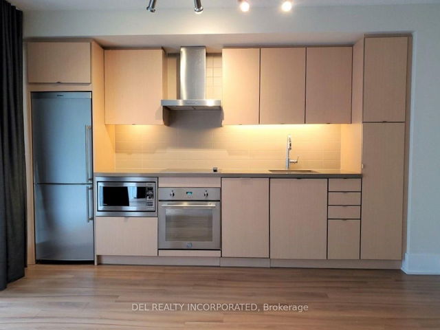 414 - 300 Front Street