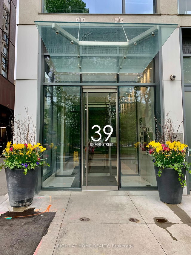 919 - 39 Brant Street