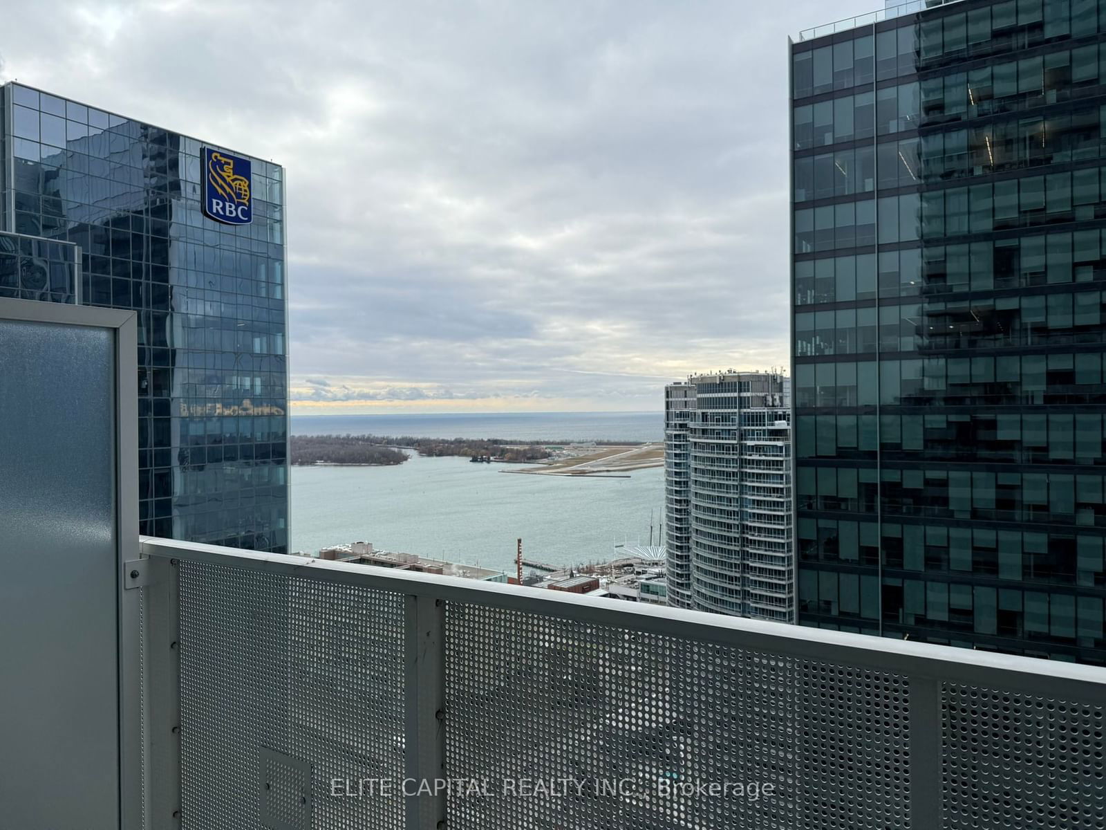 Condo for lease at 3711-88 Harbour Street, Toronto, Waterfront Communities C1, M5J 1B7 - MLS: C11887363