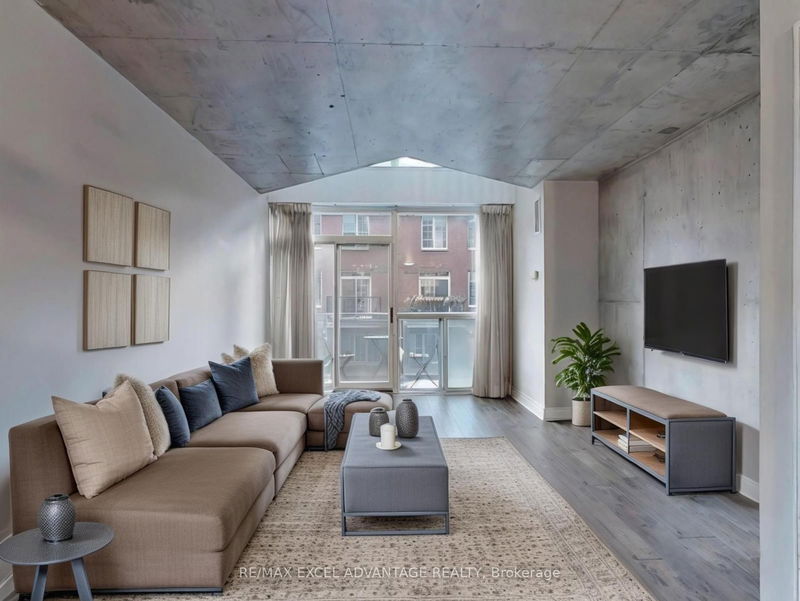 home for lease on 236-1029 King Street W