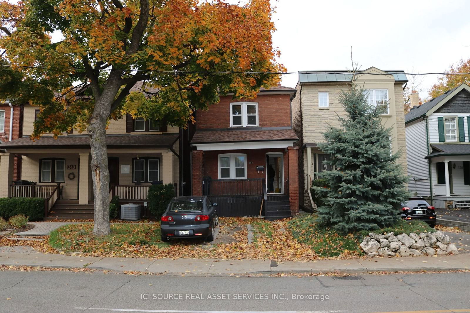 Building in 352 Merton Street