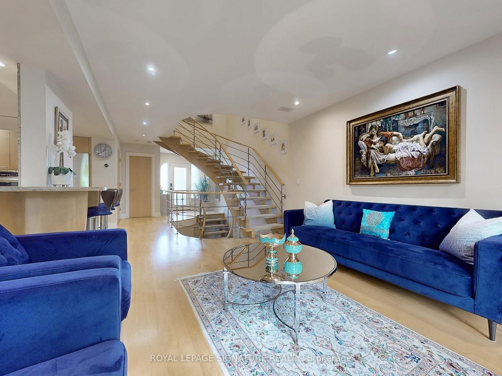 Listing Image 5