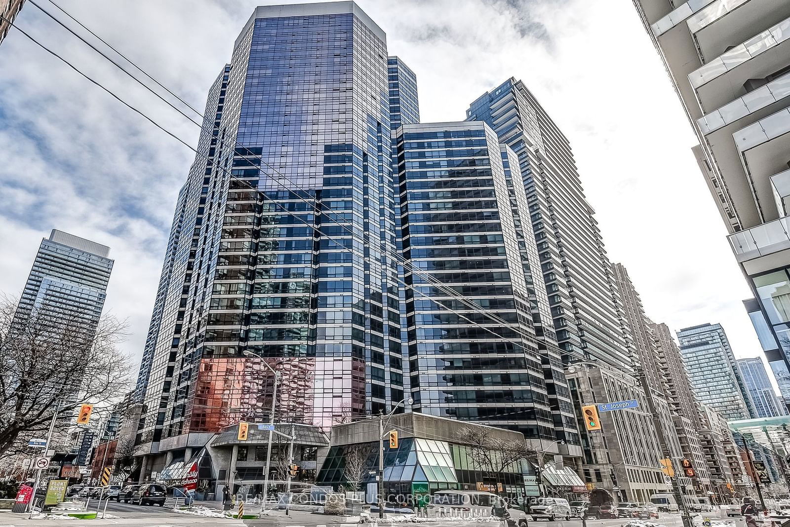 Building at 1001 Bay Street, Toronto, Bay Street Corridor