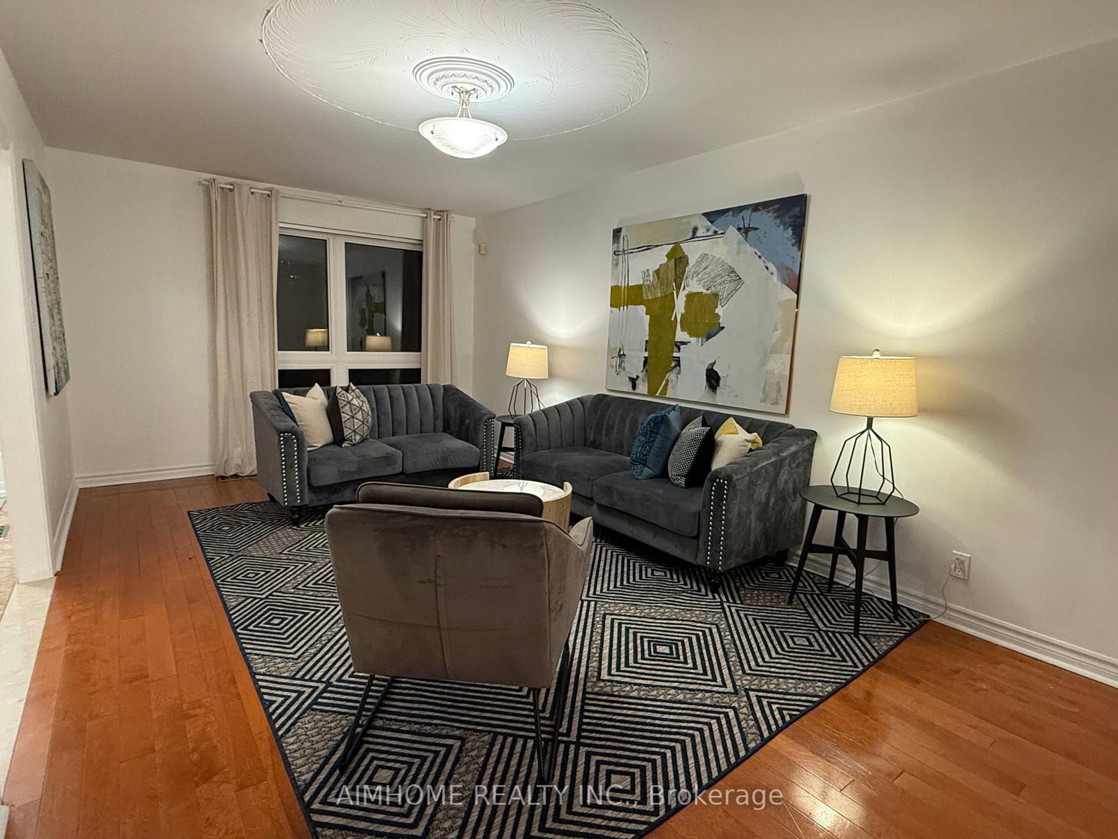 Listing Image 5