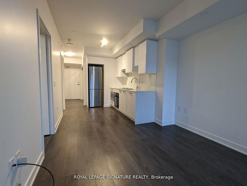 home for lease on 2511-195 Redpath Avenue