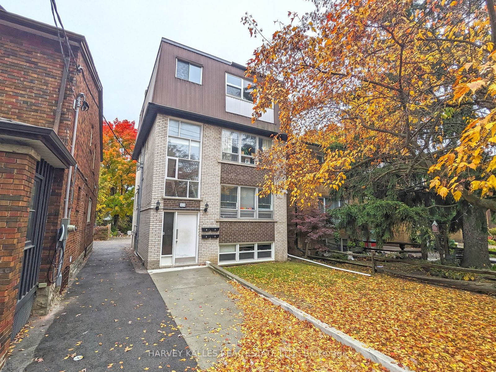 Building in 431 Balliol Street