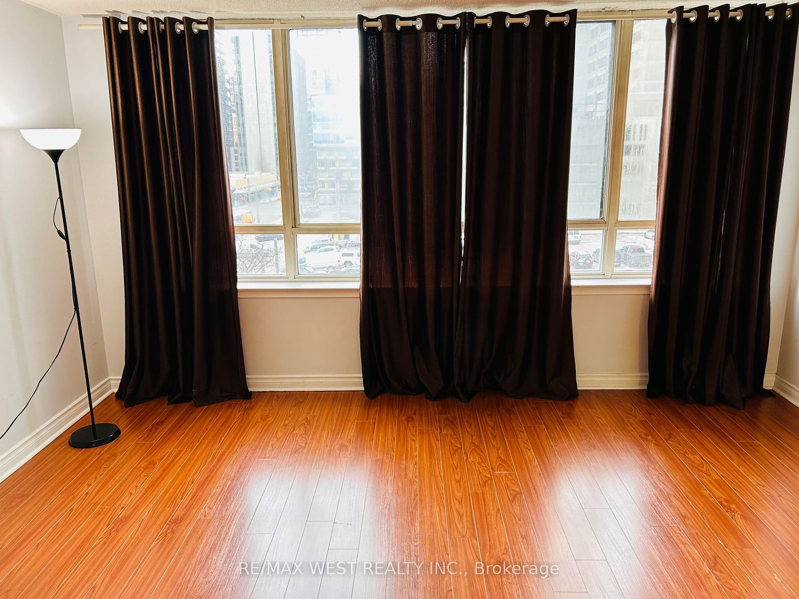 Condo for lease at 516-633 Bay Street, Toronto, Bay Street Corridor, M5G 2G4 - MLS: C11897180