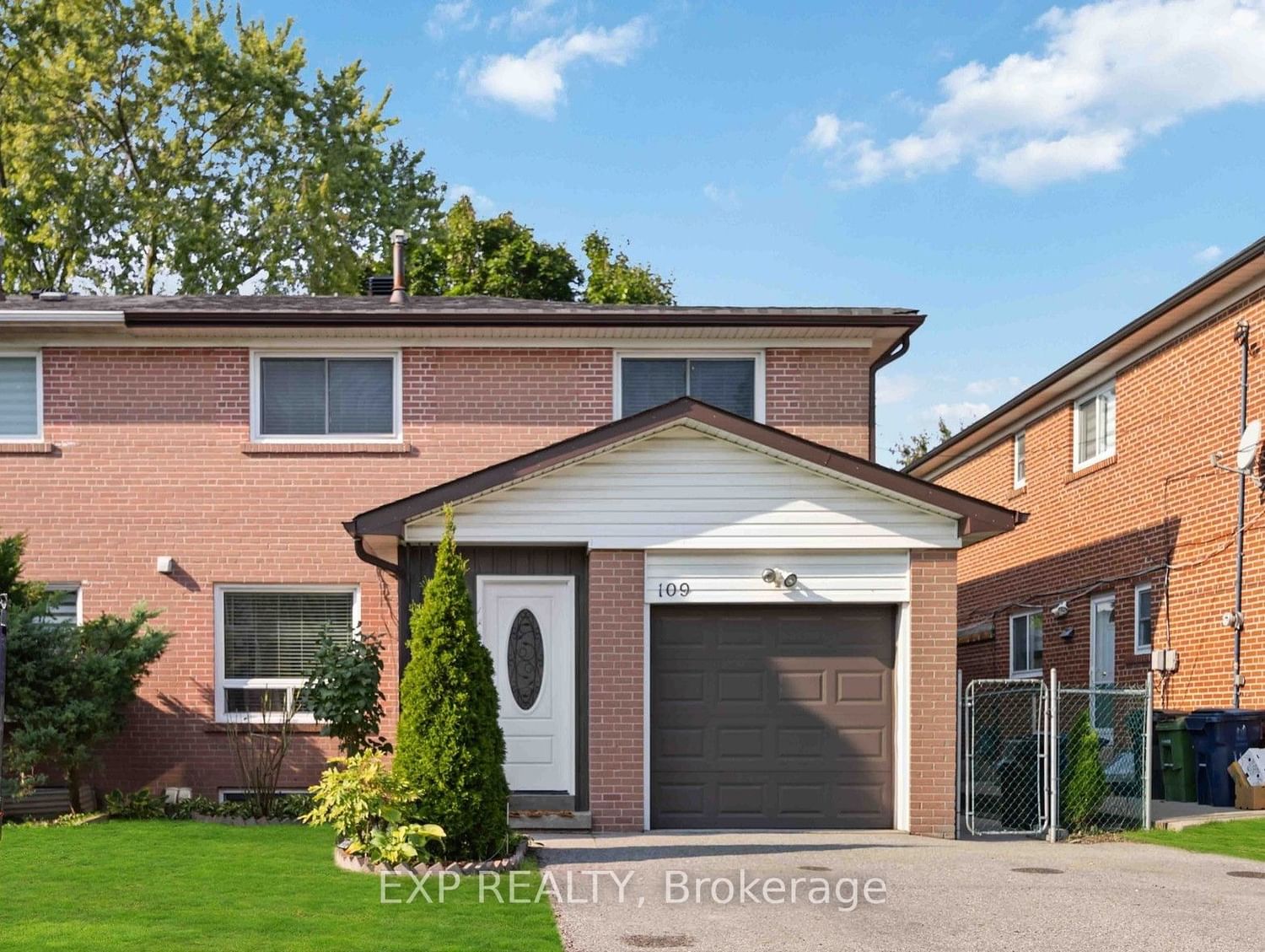 Semi-Detached House leased at # UPPER-109 Fontainbleau Drive, Toronto, Newtonbrook West, M2M 1P1 - MLS: C11897607