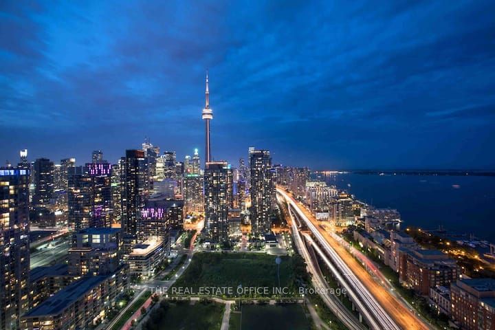 Unit 4001 — 21 Iceboat Terr, Toronto - Waterfront Communities C1 image-0-0