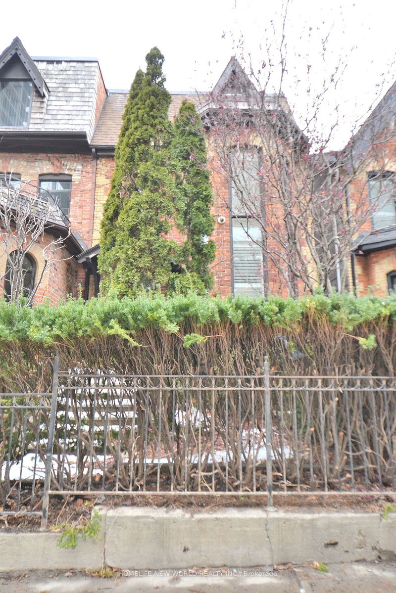 home for lease on 390 Parliament Street