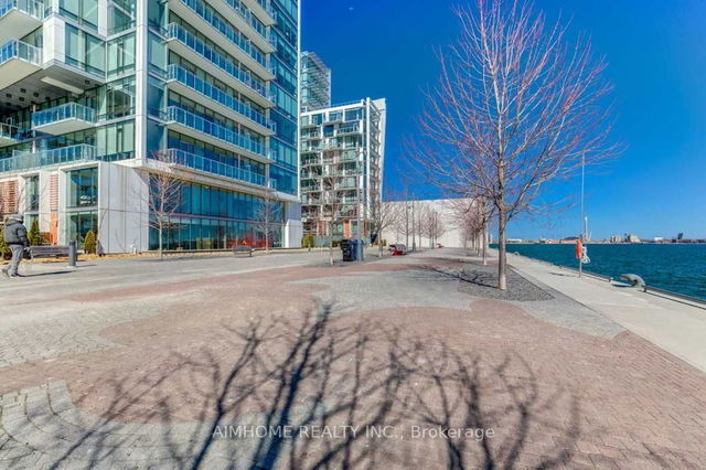 Th111 - 39 Queens Quay