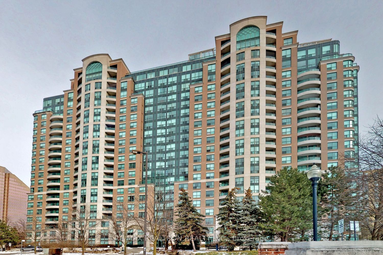 Condo leased at 910-23 Lorraine Drive, Toronto, Willowdale West, M2N 6Z6 - MLS: C11903385