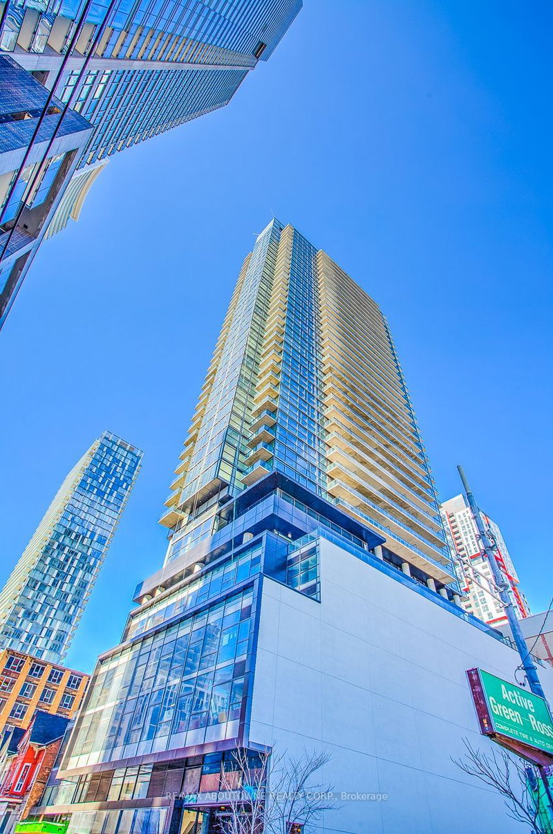 802 - 290 Adelaide St W, Toronto, M5V 0P3 | Image 2