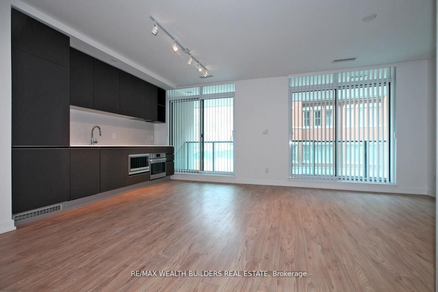 Condo for lease at 210-377 Madison Avenue, Toronto, Casa Loma, M4V 2W7 - MLS: C11904320