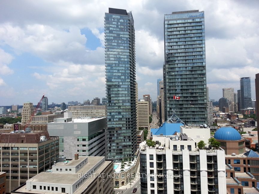 Building at 832 Bay Street, Toronto, Bay Street Corridor