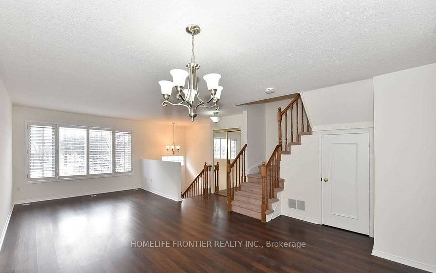 Townhouse leased at 2C Leaside Park Drive, Toronto, Thorncliffe Park, M4H 1R3 - MLS: C11906702