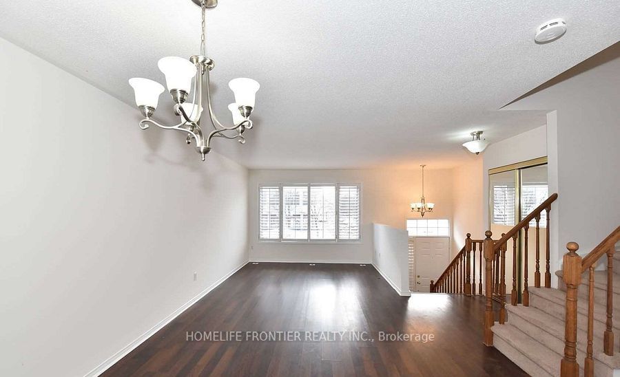 Townhouse leased at 2C Leaside Park Drive, Toronto, Thorncliffe Park, M4H 1R3 - MLS: C11906702