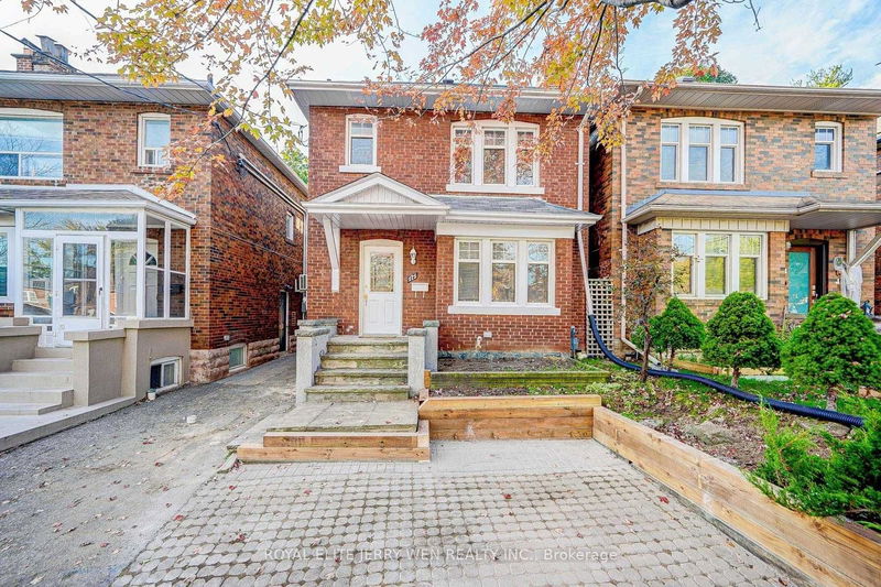 home for lease on Upper-171 Lawrence Avenue W
