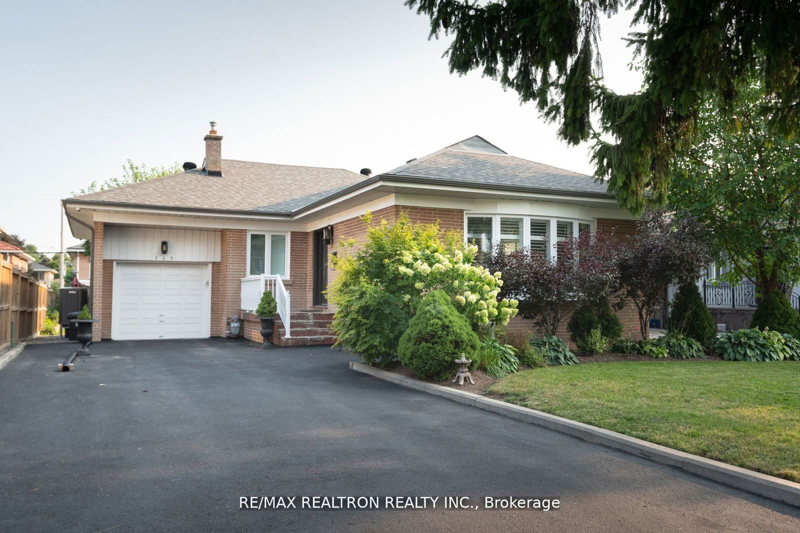 Building at 269 Brighton Avenue, Toronto, Bathurst Manor