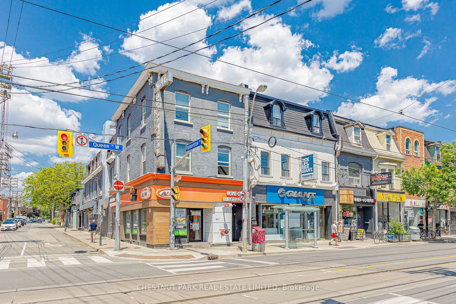 Store W/Apt/Office leased at #1-650A Queen Street, Toronto, Trinity-Bellwoods, M6J 1E4 - MLS: C11909453