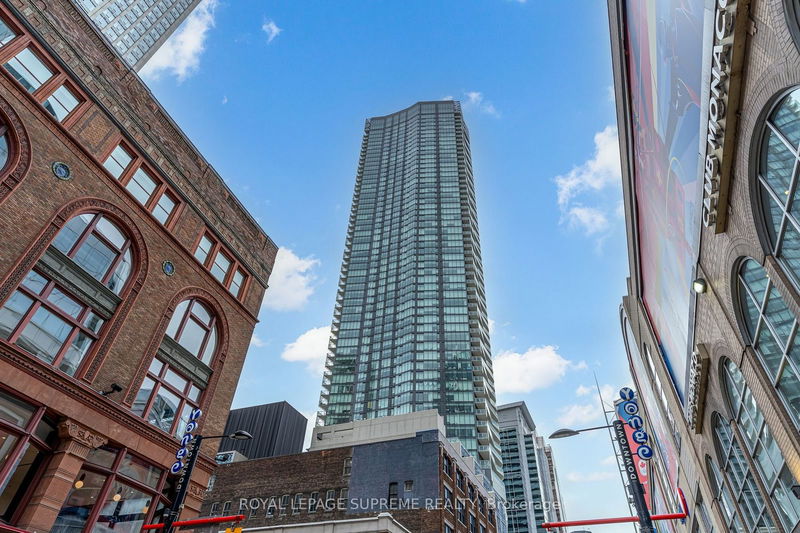 home for lease on 2112-197 Yonge Street