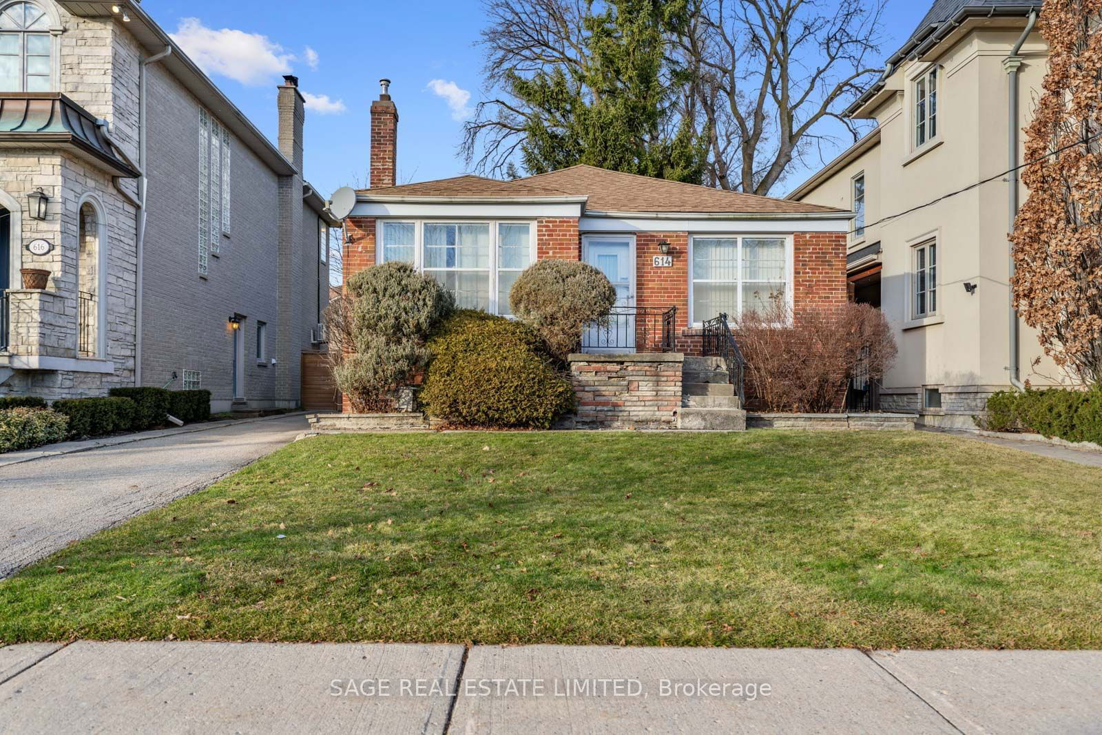 Detached House sold at 614 St Germain Avenue, Toronto, Bedford Park-Nortown, M5M 1X5 - MLS: C11910840