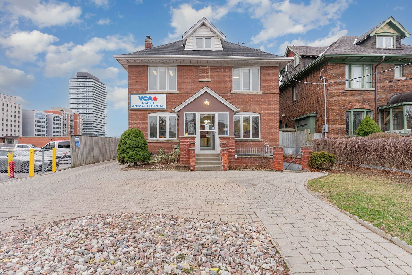 Detached House sold at 29 Chaplin Crescent, Toronto, Yonge-Eglinton, M5P 1A2 - MLS: C11910981