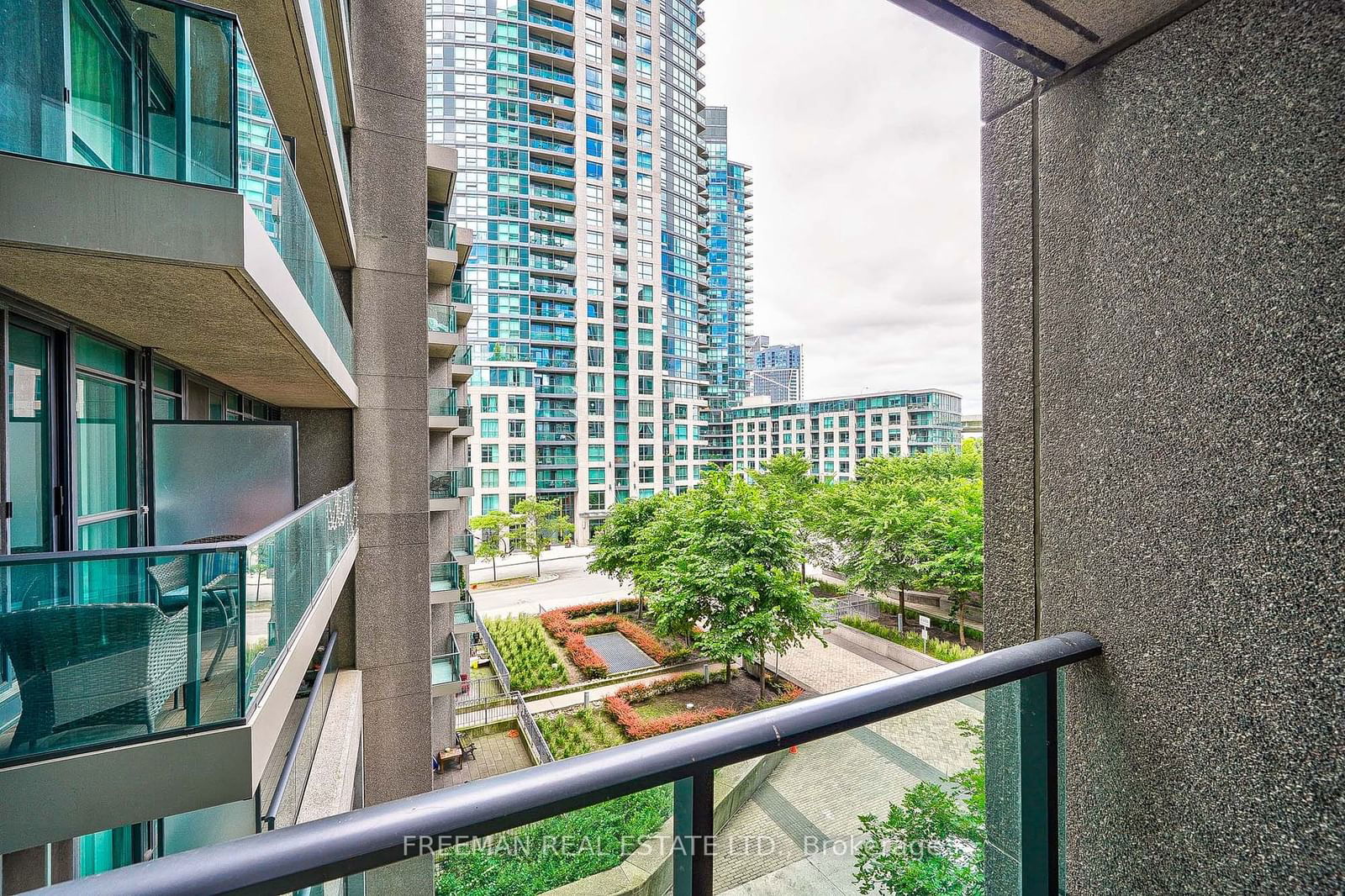 Condo leased at 417-215 Fort York Boulevard, Toronto, Waterfront Communities C1, M5V 4A2 - MLS: C11911027