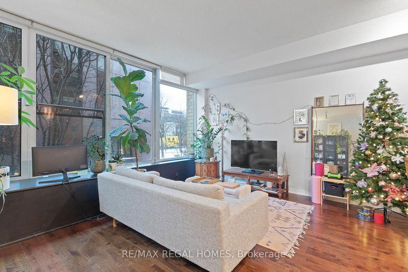 home for lease on 305-50 Camden Street