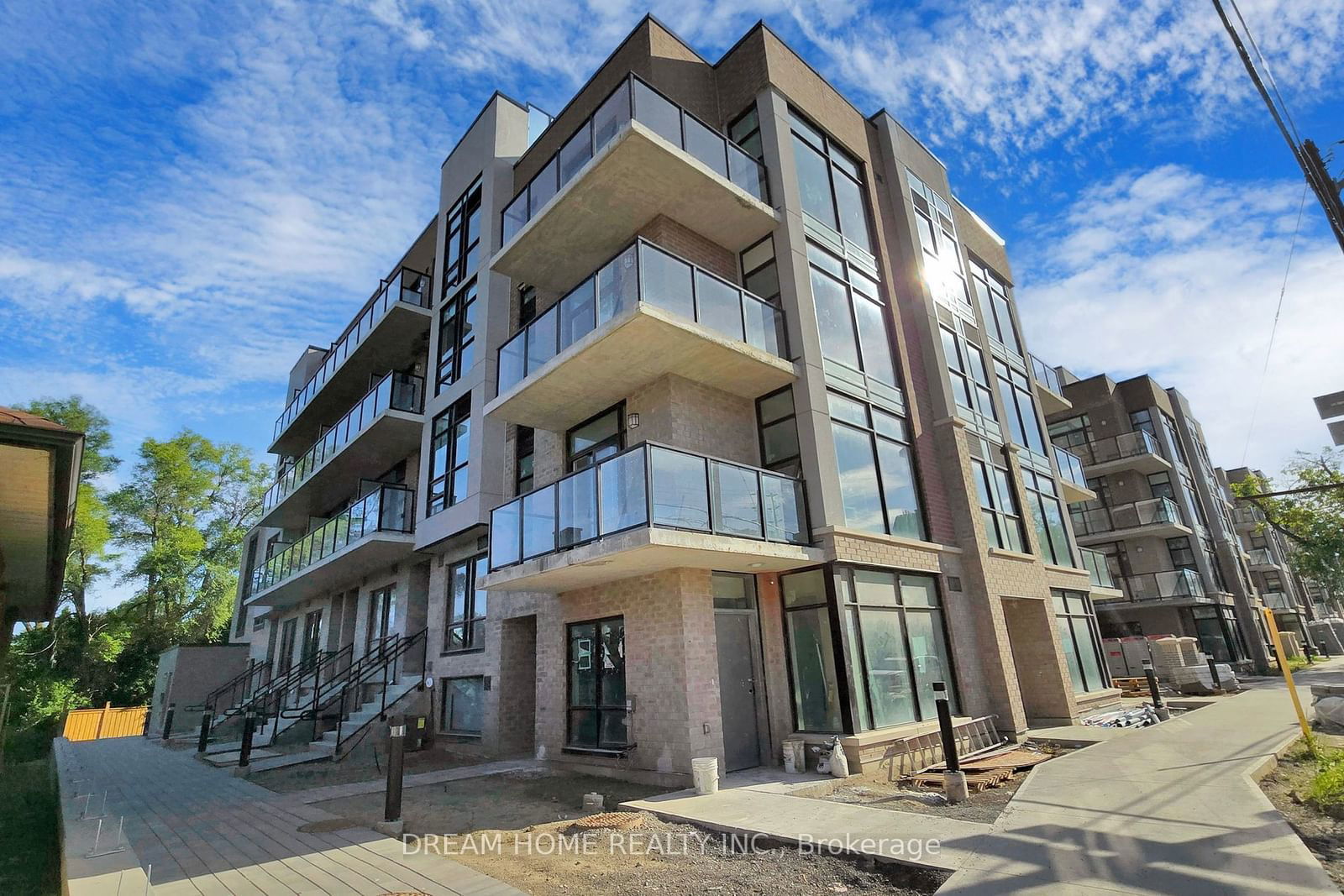 Townhouse sold at 42-851 Sheppard Avenue, Toronto, Bathurst Manor, M3H 2T4 - MLS: C11913152