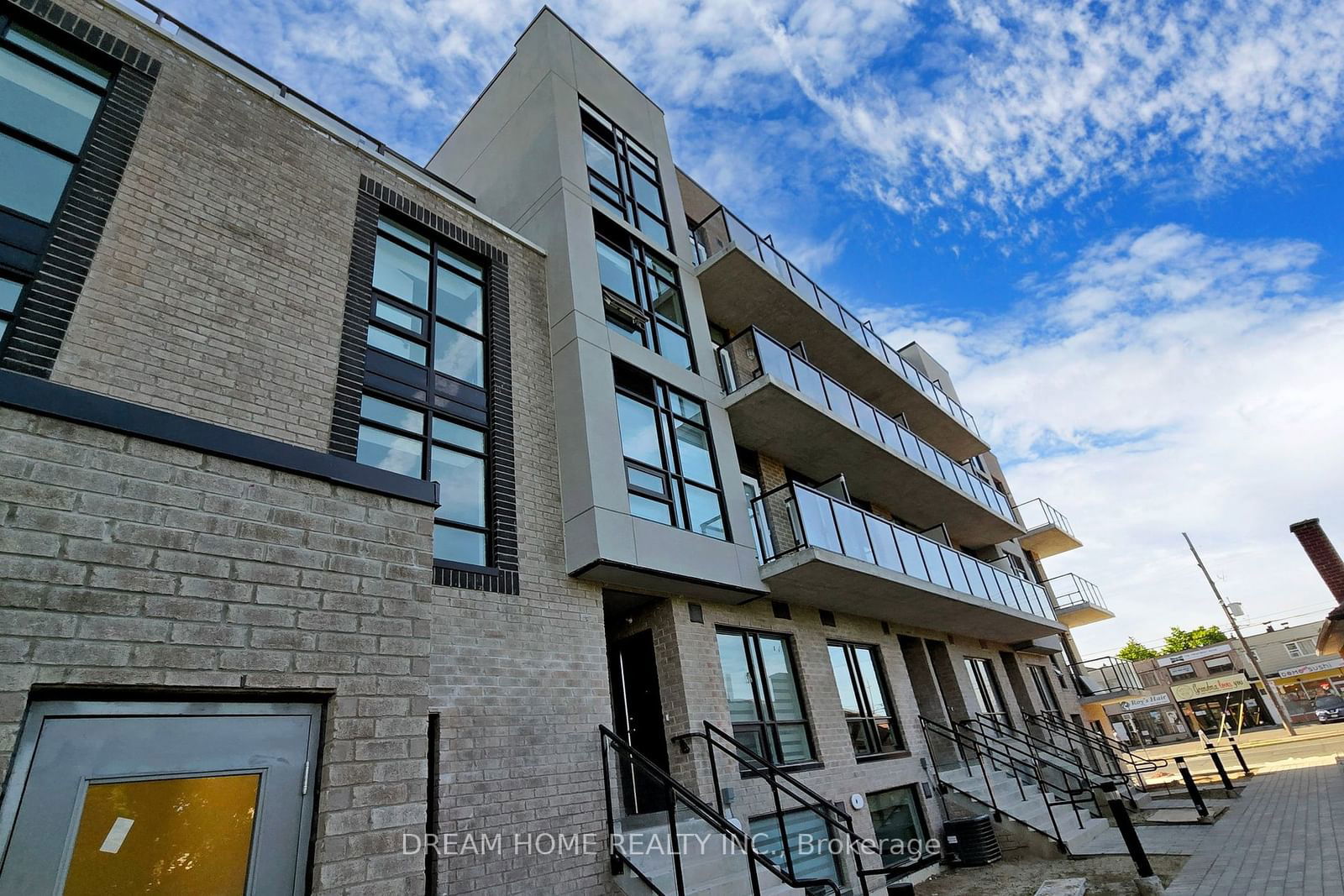 Townhouse sold at 42-851 Sheppard Avenue, Toronto, Bathurst Manor, M3H 2T4 - MLS: C11913152