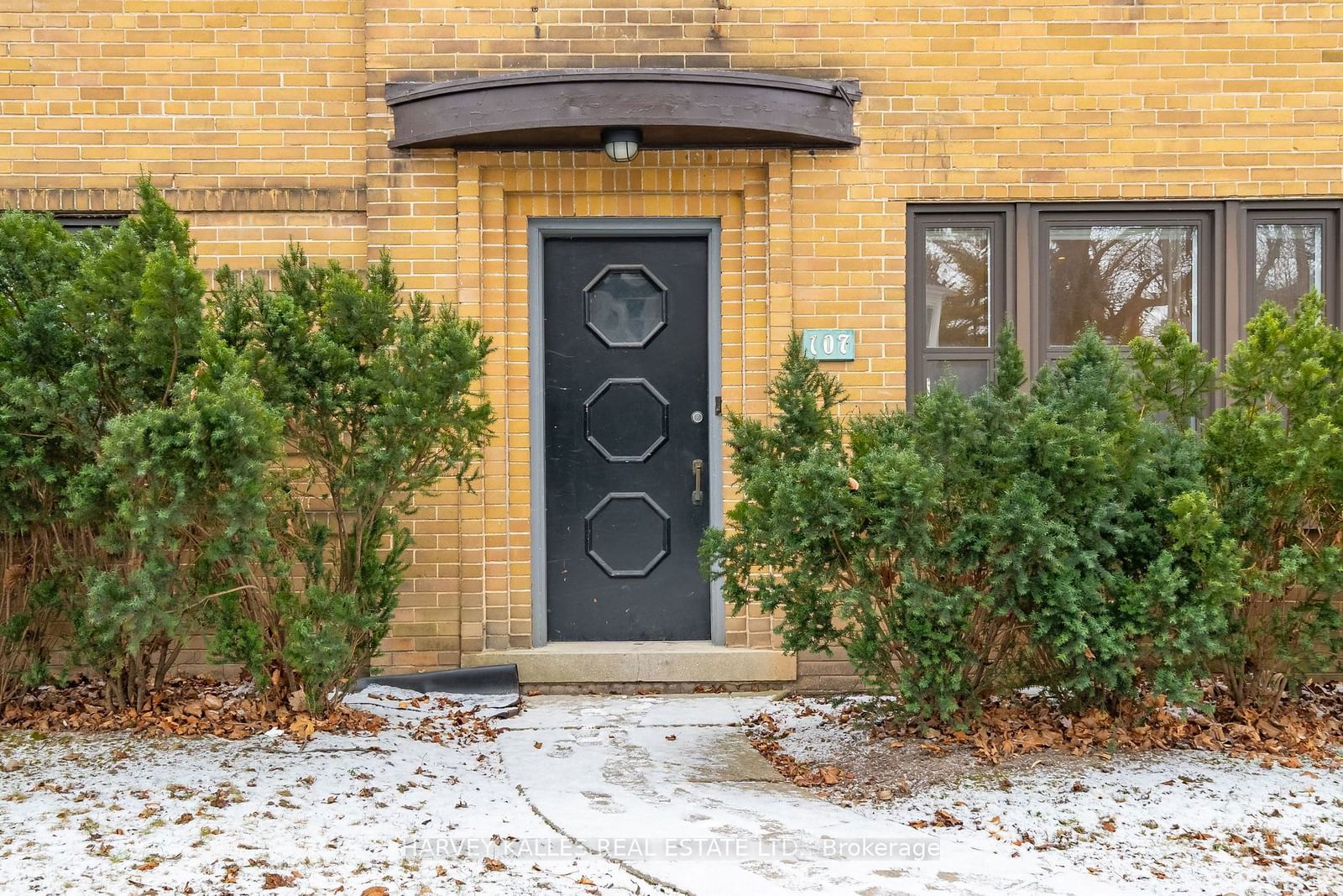 Semi-Detached House leased at Main-107 Chatsworth Drive, Toronto, Lawrence Park South, M4R 1R8 - MLS: C11913559