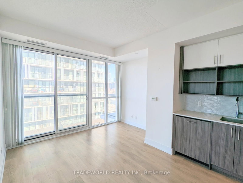 808 - 128 Fairview Mall Dr, Toronto, M2J 2Z1 | Image 2