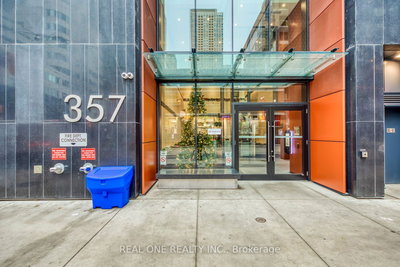 Condo for lease at 201-357 King Street, Toronto, Waterfront Communities C1, M5V 1K1 - MLS: C11914165