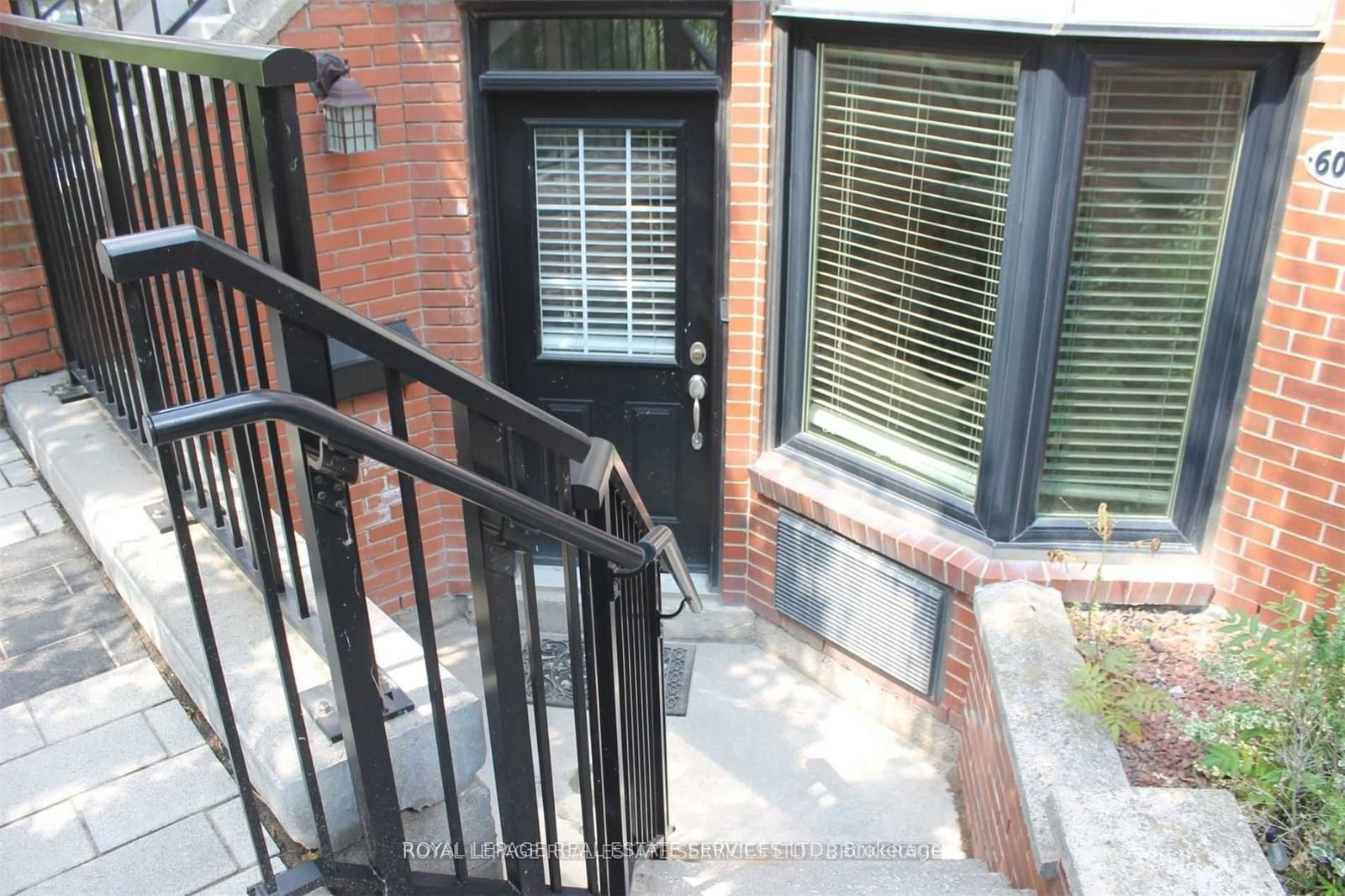 Townhouse for lease at 608A Wellington Street, Toronto, Niagara, M5V 2X5 - MLS: C11914744