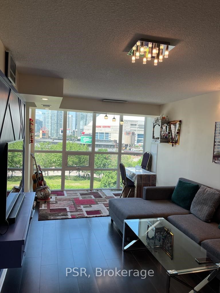 home for lease on 811-25 Lower Simcoe Street
