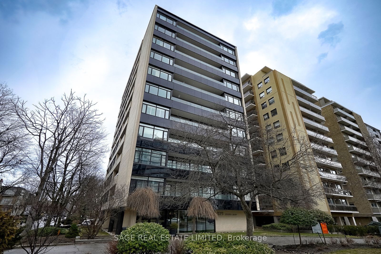 Condo sold at 704-575 Avenue Road, Toronto, Yonge-St. Clair, M4V 2K2 - MLS: C11915343