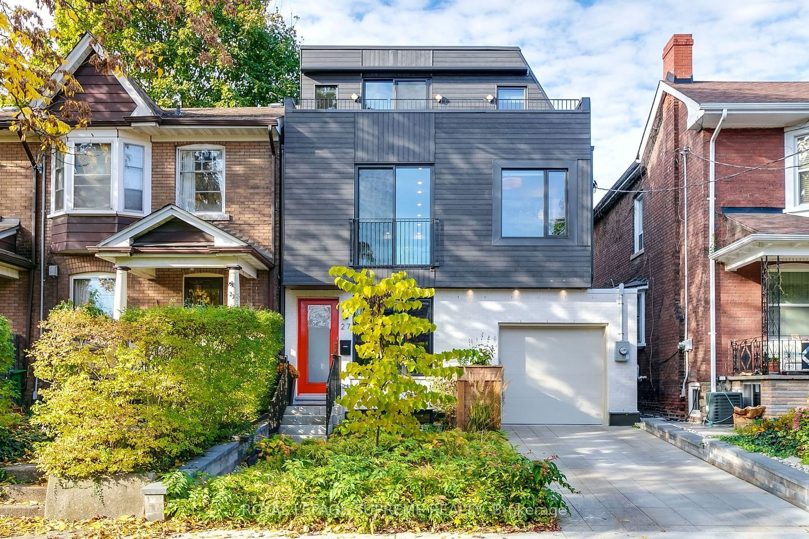 Detached House sold at 27 Palmerston Square, Toronto, Annex, M6G 2S8 - MLS: C11915574