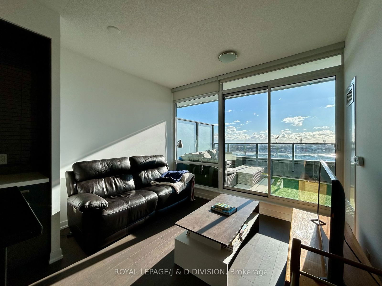 Condo leased at S805-120 Bayview Avenue, Toronto, Waterfront Communities C8, M5A 0G4 - MLS: C11915797