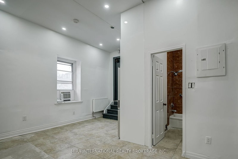 302 - 180 Sherbourne St, Toronto, M5A 2R7 | Image 3