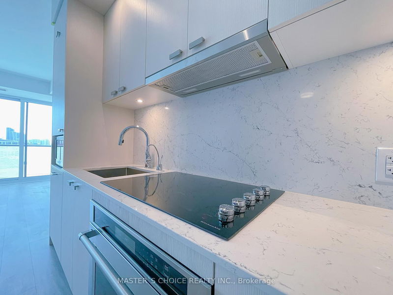 home for lease on 1402-480 Front Street W