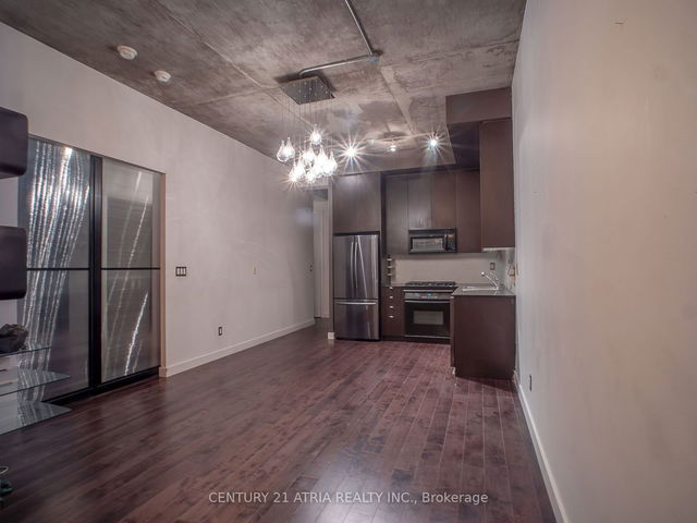 306 - 19 Brant Street