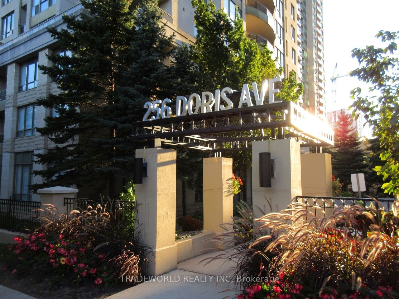 Condo for lease at 902-256 Doris Avenue, Toronto, Willowdale East, M2N 6X8 - MLS: C11917197