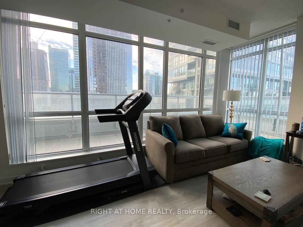 Condo for lease at 1706-199 Richmond Street, Toronto, Waterfront Communities C1, M5V 0H4 - MLS: C11917423