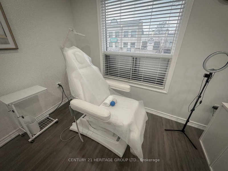 Upper - 3421 Yonge St, Toronto, M4N 2N1 | Image 2