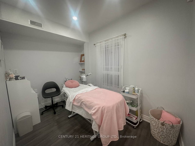 Upper - 3421 Yonge St, Toronto, M4N 2N1 | Image 3
