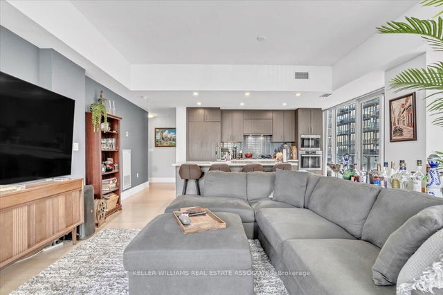 323 - 29 Queens Quay E