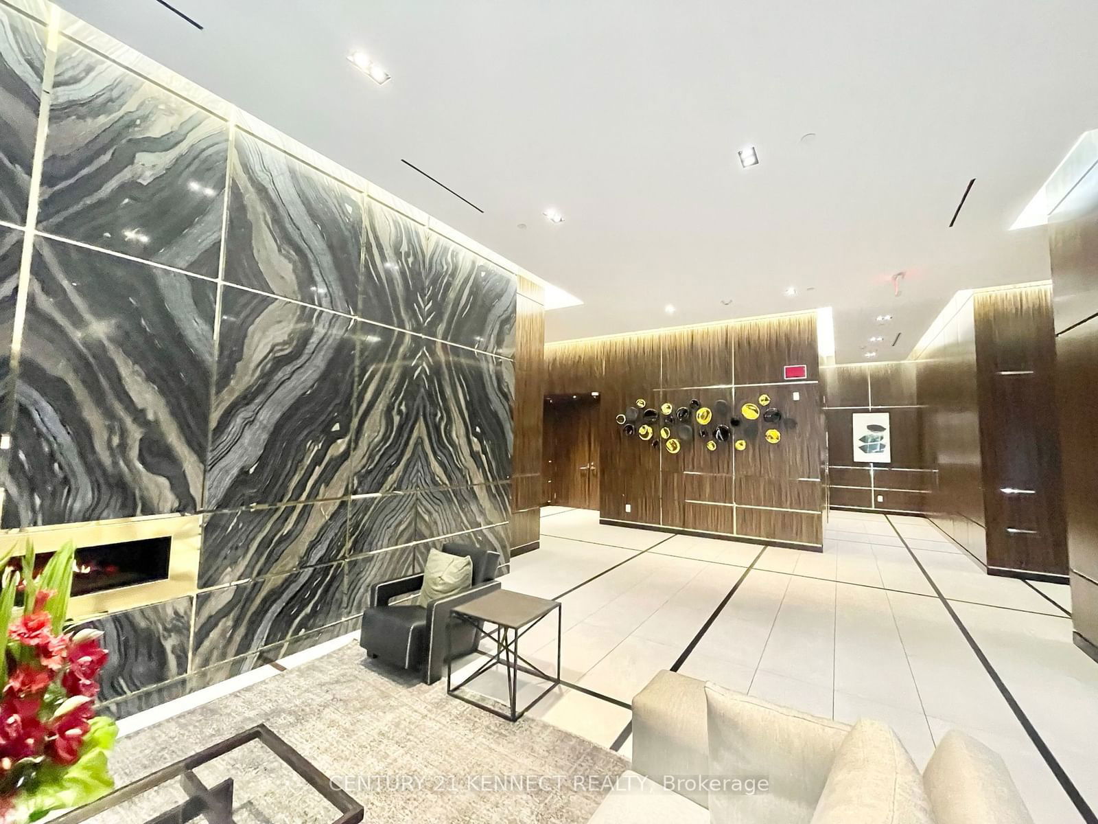 Condo leased at 613-3018 Yonge Street, Toronto, Lawrence Park South, M4N 2K4 - MLS: C11918784