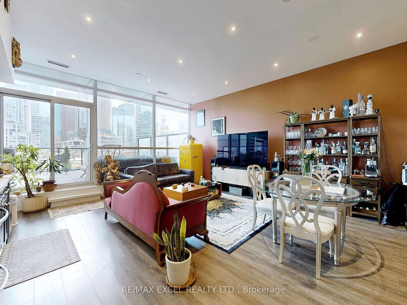 Condo leased at 704-290 Adelaide Street, Toronto, Waterfront Communities C1, M5V 0P3 - MLS: C11919063